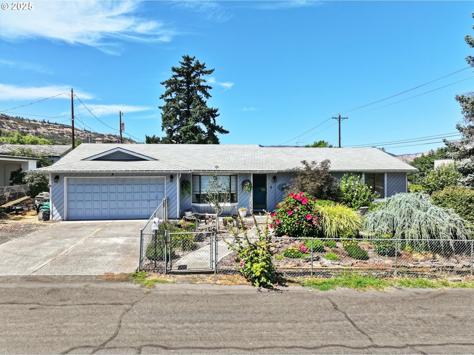 Property Photo: 1105 Blakely Way OR 97058