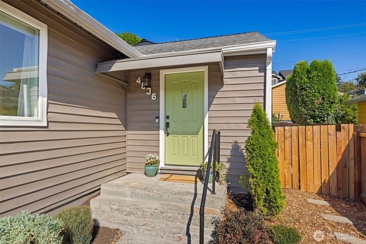 Property Photo:  4836  25th Avenue SW  WA 98106 
