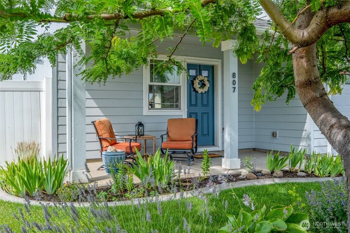 Property Photo: 807 5th Avenue NE WA 98823