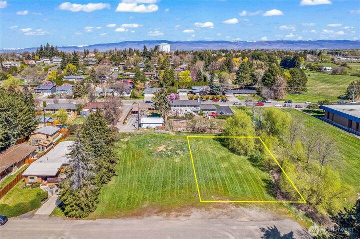 Property Photo:  2 E 2nd Avenue  WA 98926 