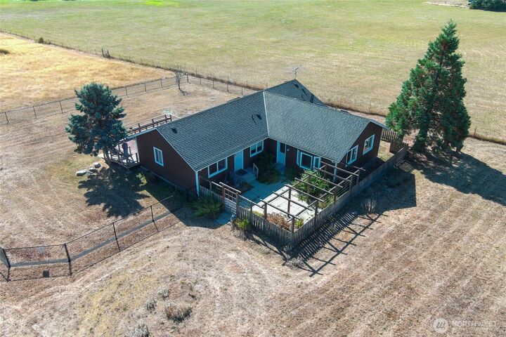 Property Photo: 549 Davis Bay Road WA 98261