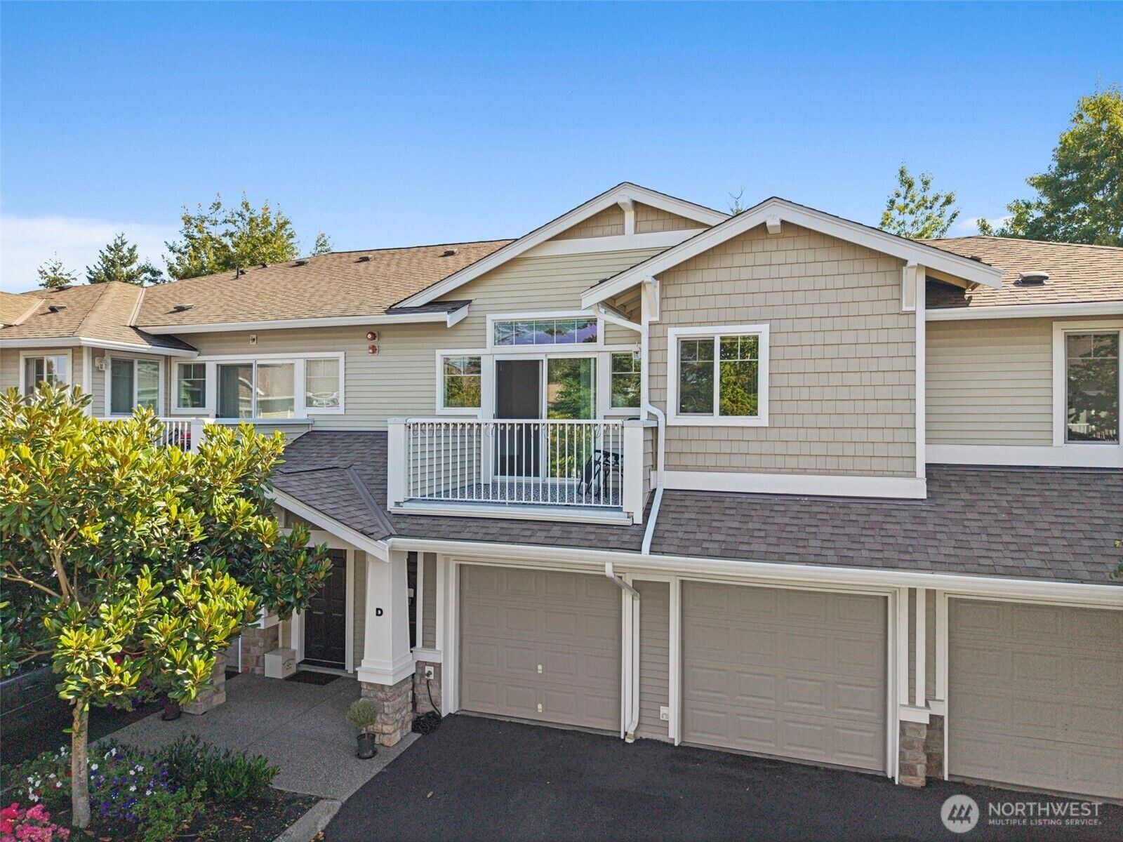 Property Photo:  6404  Isaac Avenue SE D-23  WA 98092 