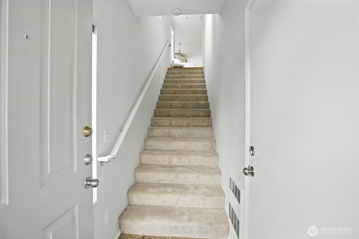 Property Photo:  723  241st Lane SE  WA 98074 