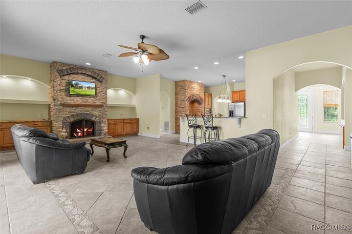 Property Photo:  3049 W Laurel Street  FL 34461 