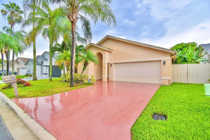 Property Photo: 1456 Waterway Cove Drive FL 33414