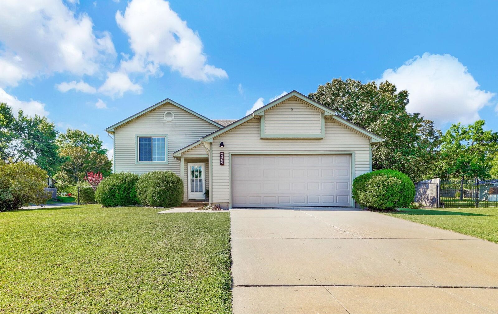 Property Photo:  2469 S Linden St  KS 67210 