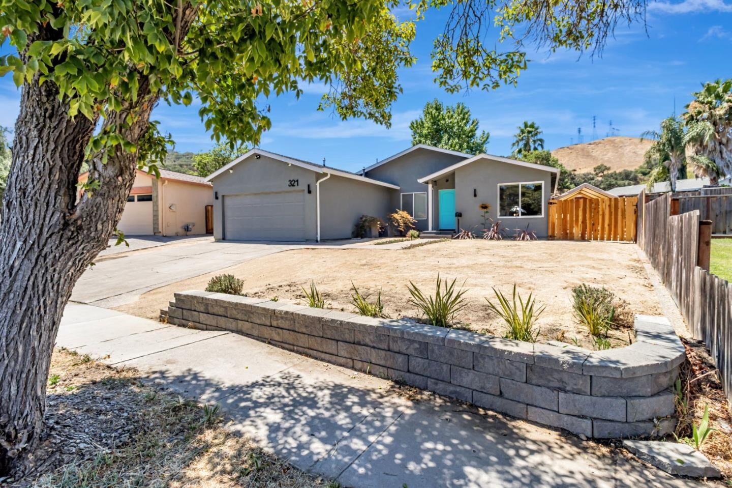 Property Photo: 321 Vineyard Drive CA 95119