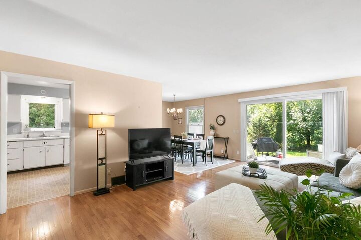 Property Photo:  22 Whitcomb Circle  WI 53711 