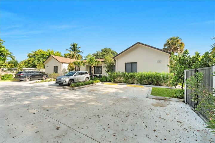 Property Photo:  5737 Cleveland St  FL 33021 