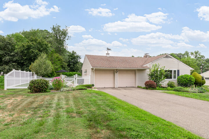 403 Juniper Lane  Cheshire CT 06410 photo