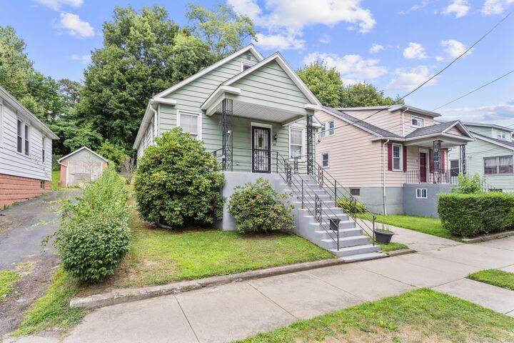 Property Photo:  82 Huntington Avenue  CT 06512 