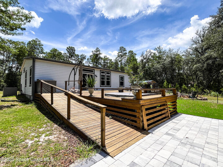 Property Photo: 322 Hankley Lk Trail FL 32640