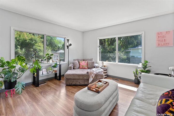 Property Photo:  1141 L Avenue N  SK S7L 2R9 