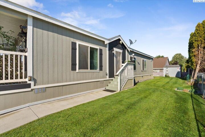 Property Photo:  30 Mercury Dr  WA 99354 