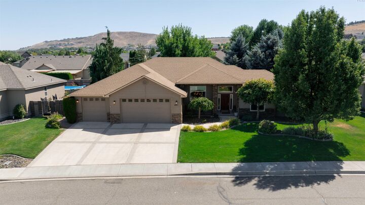 Property Photo:  481 Criterion Dr  WA 99352 