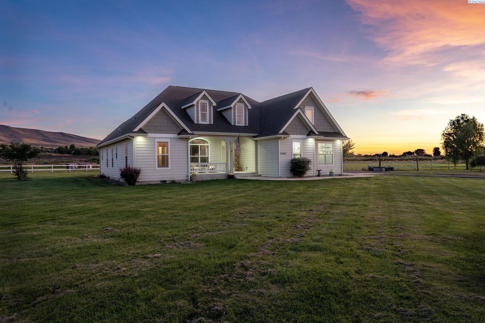 Property Photo:  19408 Quail Run Pr. SW  WA 99350 