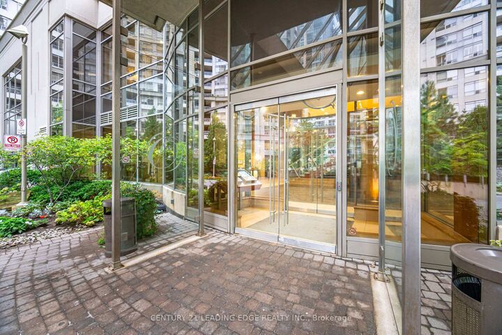 Property Photo: 3880 Duke Of York Boulevard 1609 ON L5B 4M7