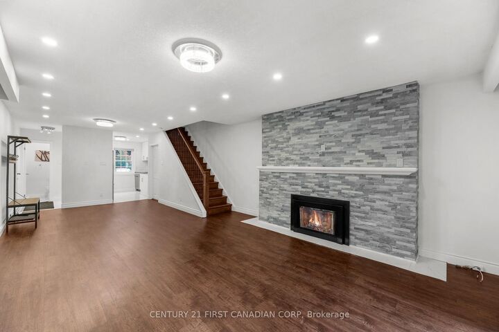 Photo de la propriété:  19 Arbour Glen Crescent  ON N5Y 1Z9 
