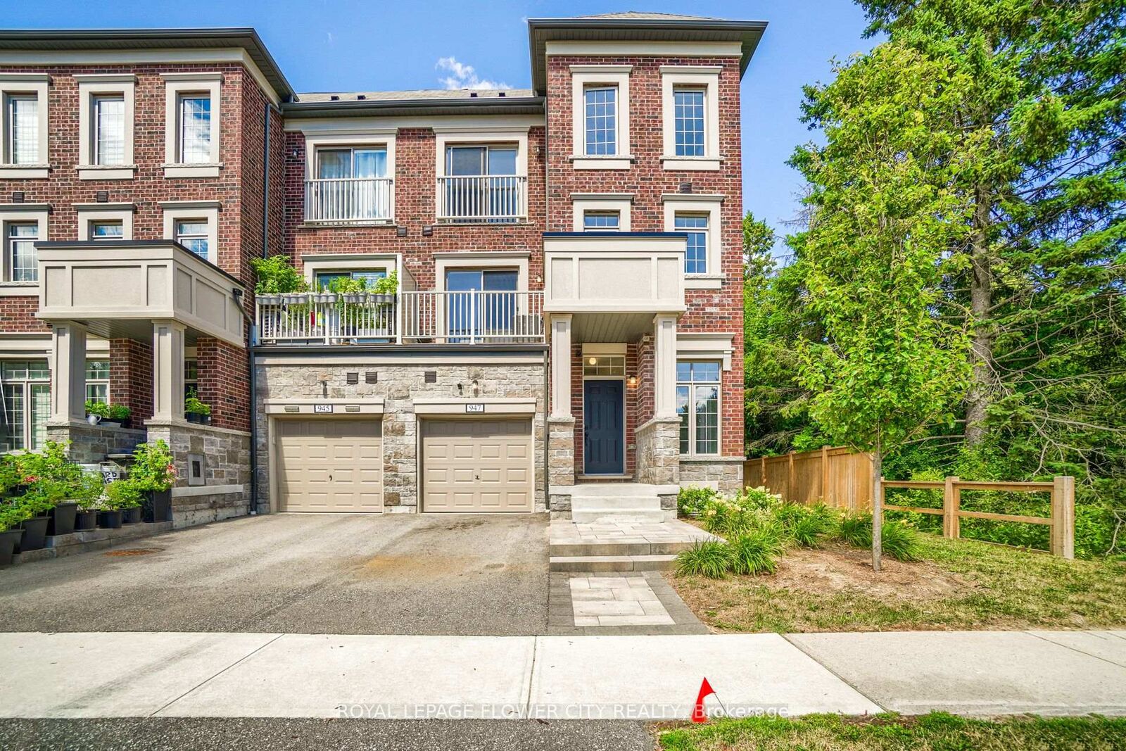 Photo de la propriété: 947 Finley Avenue ON L1S 3V5