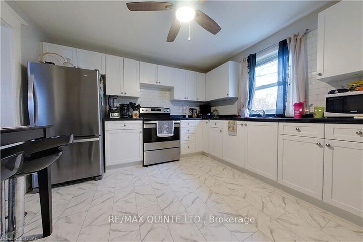 Property Photo:  218A Coleman Street  ON K8P 3H5 