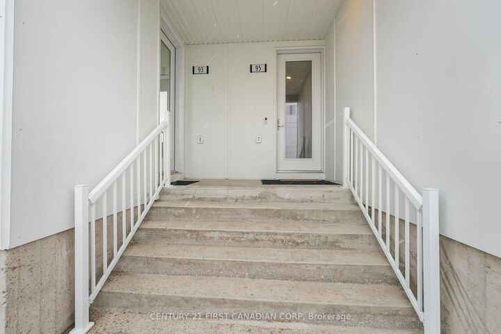 Property Photo: 95-234 Edgevalley Road N ON N5J 0E3