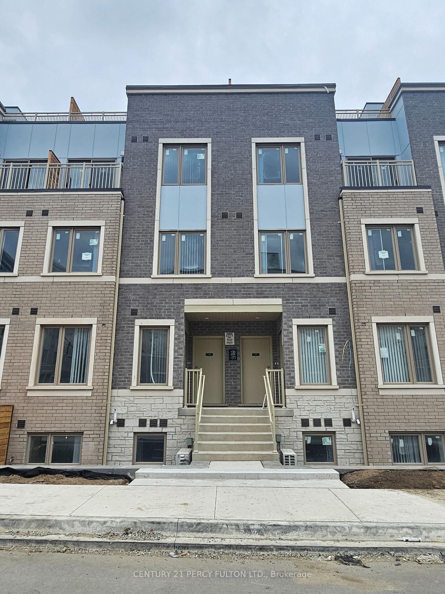 Photo de la propriété:  130 Honeycrisp Crescent Th 310  ON L4K 0N7 