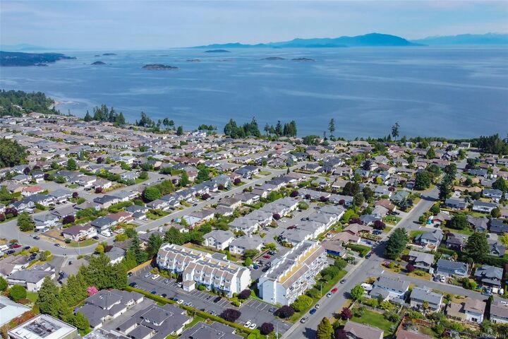 Photo de la propriété:  6231 Blueback Rd 216B  BC V9V 1J3 