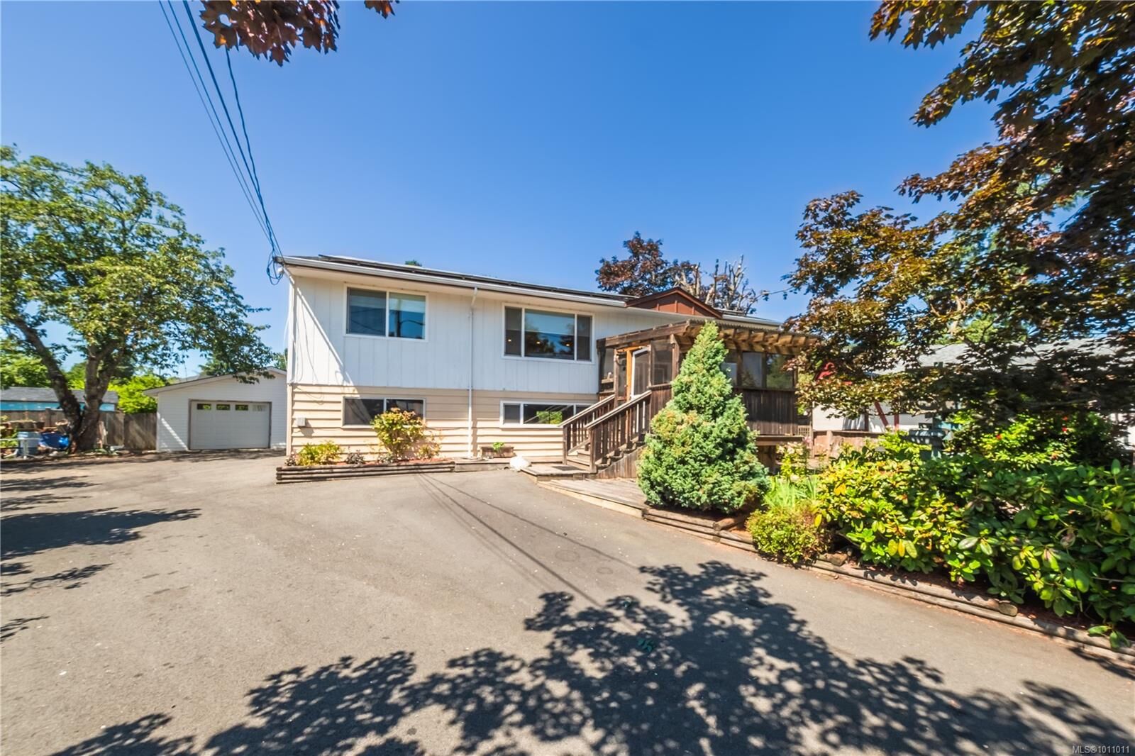 Property Photo:  410 Janes Pl  BC V9R 3X6 