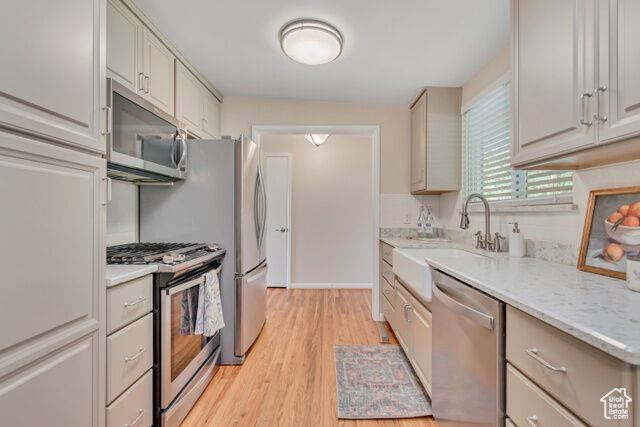 Property Photo: 3426 S Crestwood Dr E UT 84109