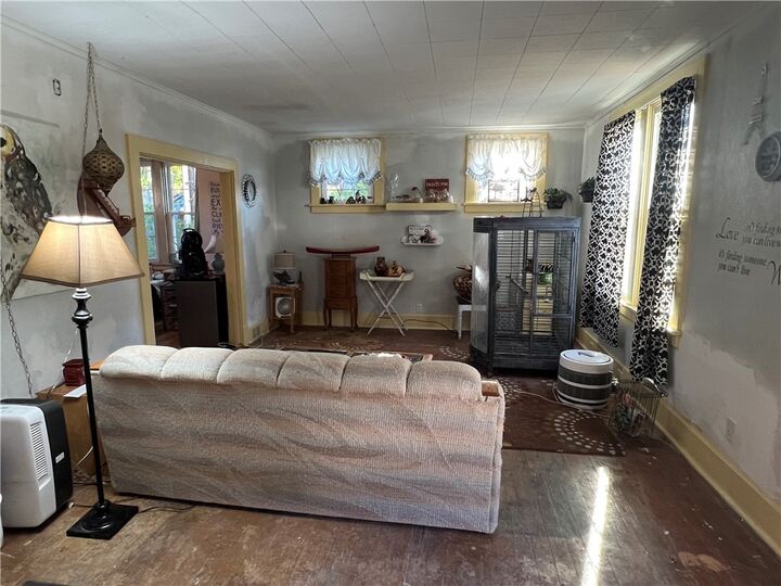 Property Photo:  722 Ellsworth Ave  PA 15644 