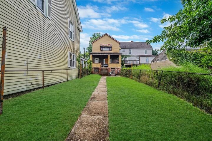 Property Photo:  1306 Constitution Blvd  PA 15068 