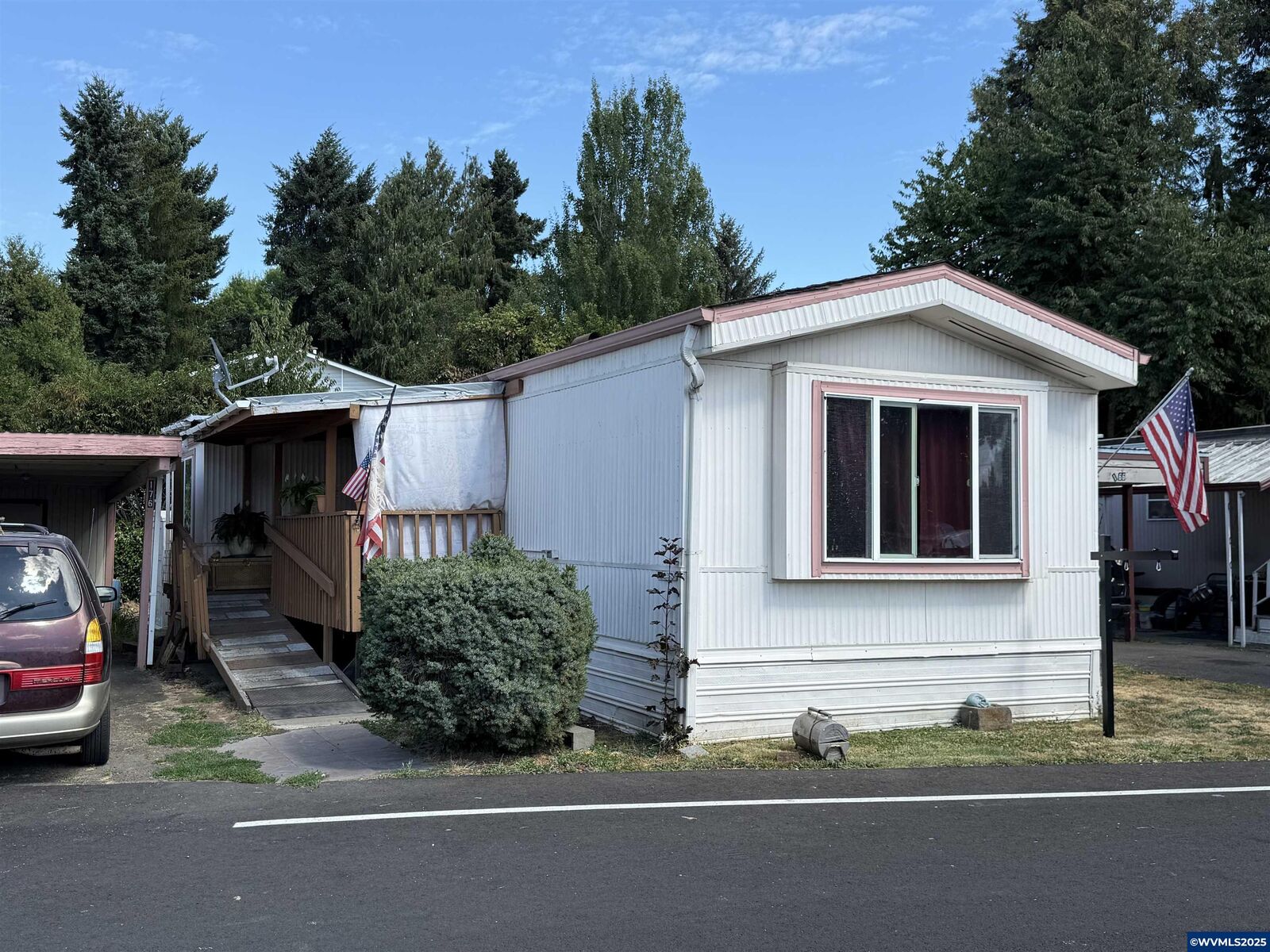 Property Photo: 176 47th Av NE OR 97301
