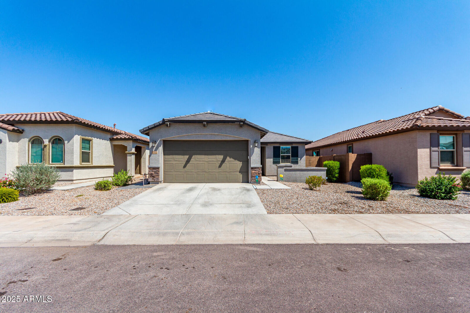 Property Photo:  2532 W Hidalgo Avenue  AZ 85041 