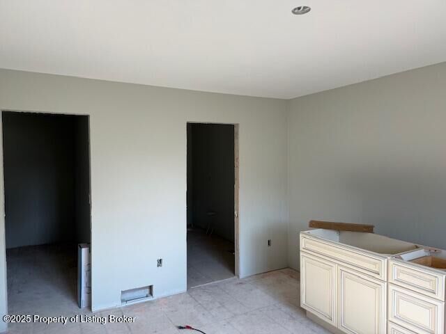 Property Photo: 927 Shinagle Drive ND 58601