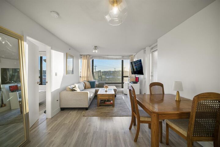 Property Photo: 4118 Dawson Street 702 BC V5C 0A3