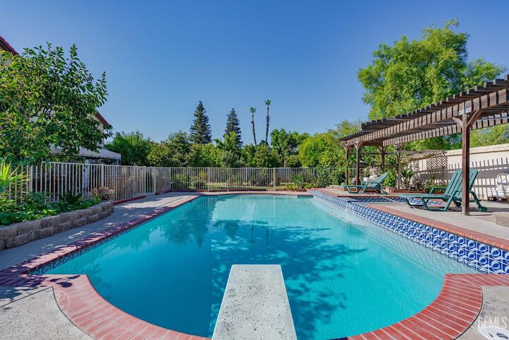 Property Photo: 2013 Calle Los Camichines CA 93309