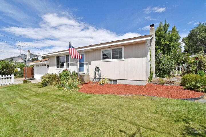 Property Photo: 1924 5th Avenue WA 99403