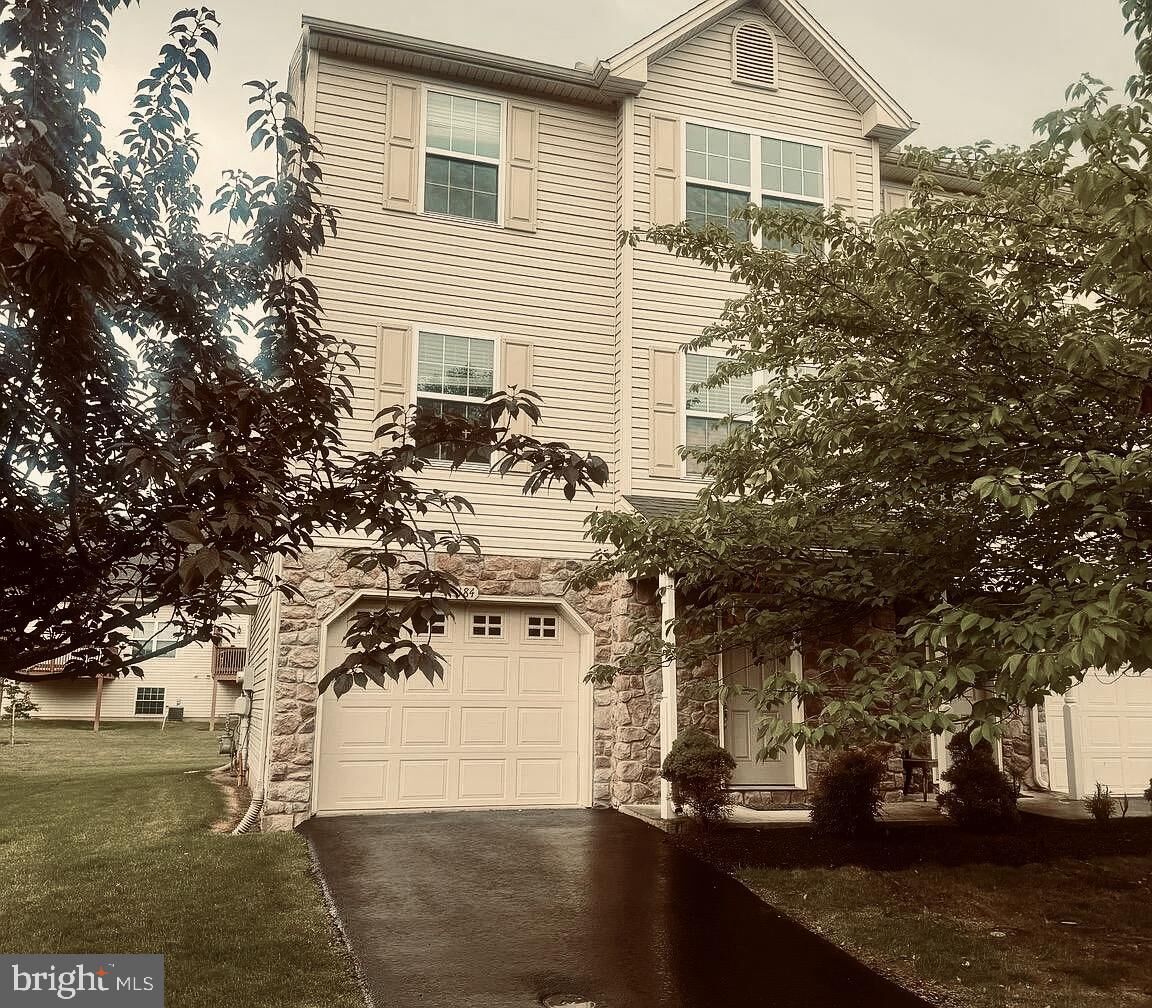 Property Photo:  184 Mapleton Drive  PA 17112 