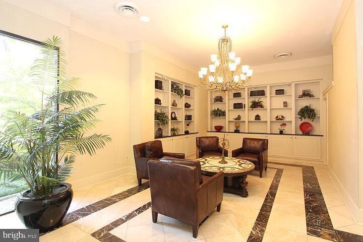 Property Photo: 5300 Holmes Run Parkway Ph-18 VA 22304