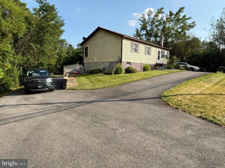 Property Photo:  2856 W Canal Road  PA 17315 
