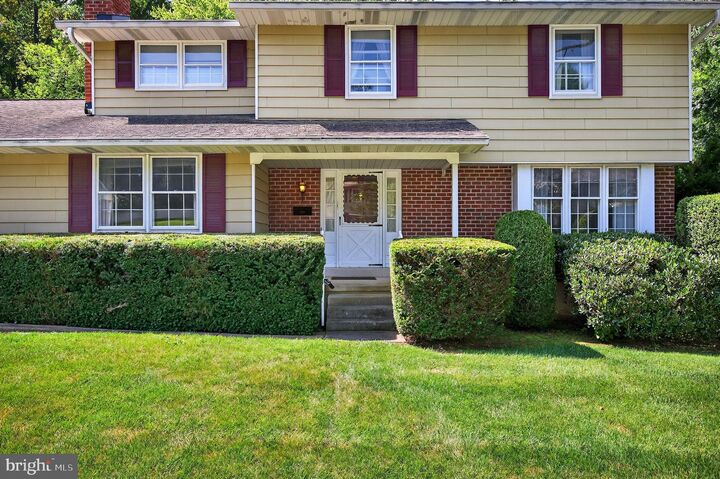 Property Photo:  323 Stamford Drive  DE 19711 