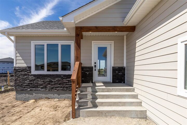 Property Photo: 32 Becki Cove MB R0A 0V2
