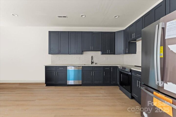 Property Photo: 2516 Elmin Street NC 28208