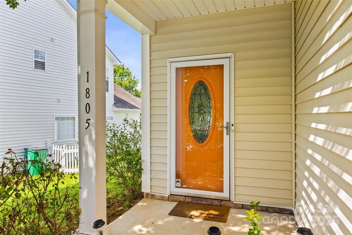 Property Photo: 1805 Crabapple Tree Lane NC 28214