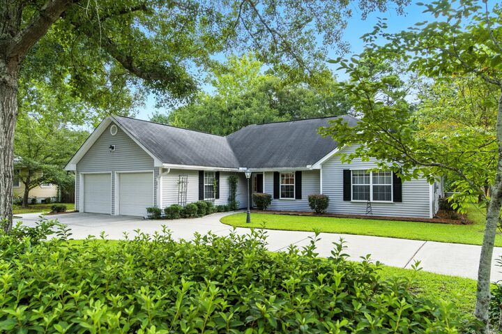 Property Photo: 203 N Hampton Street SC 29483