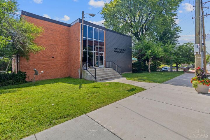 Property Photo:  2058 Auburn Avenue  OH 45219 