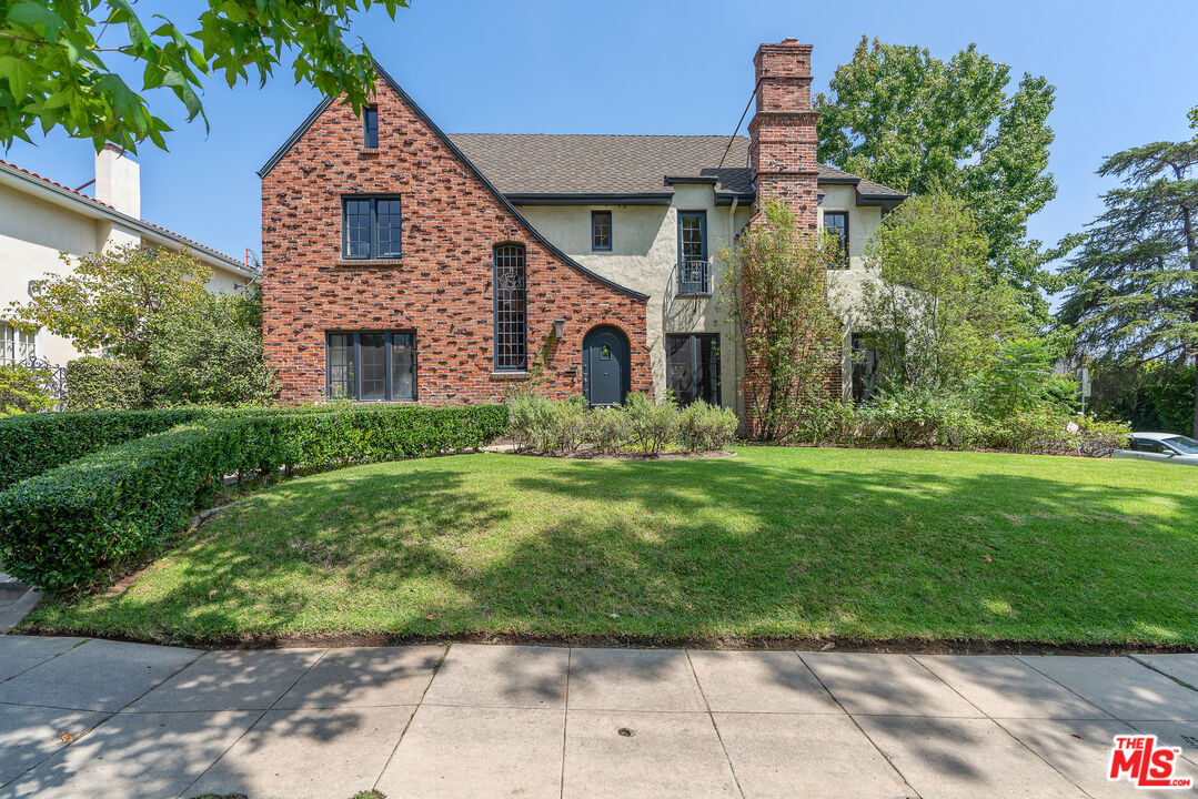 Property Photo:  854 Keniston Ave  CA 90005 