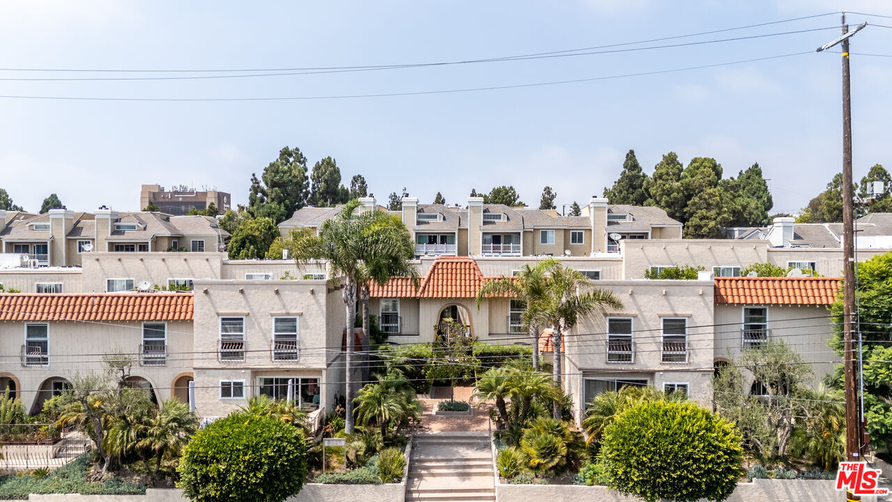 Property Photo:  8025 Redlands St  CA 90293 