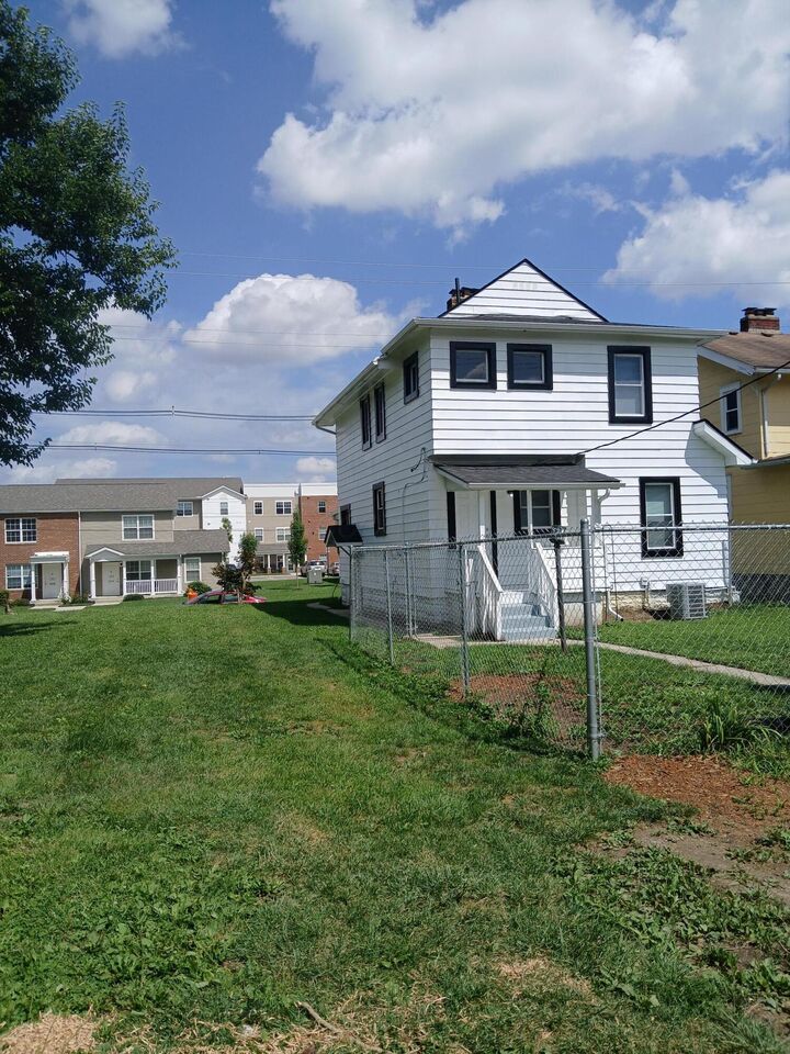 Property Photo: 185 N Wheatland Avenue OH 43204