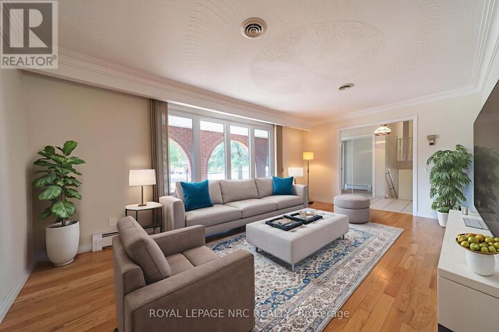 Photo de la propriété:  7797 Mulhern Street  ON L2H 1B6 
